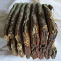 De grootte van deze mammoet tand fragment is 15 bij 9 bij 9 cm.