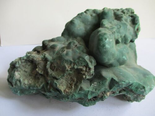 De grootte van deze onbekend mineraal is 16 bij 10 bij 8 cm.