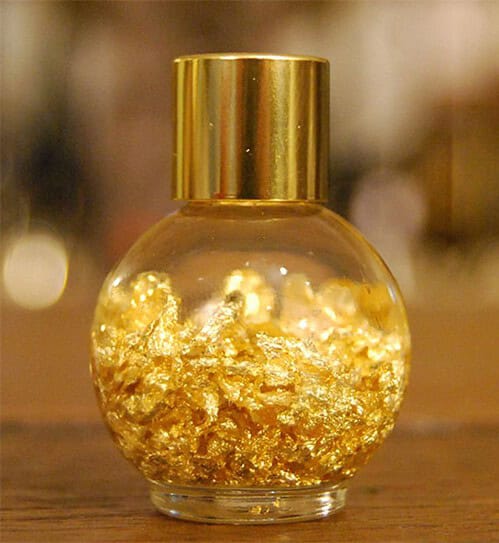 Echt potje met goud! De grootte van deze flesje met goud is 4 cm.